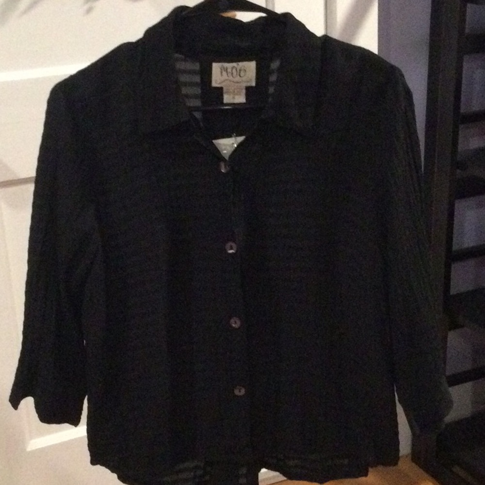 Women’s MOE 3/4 sleeve black button up top NWT